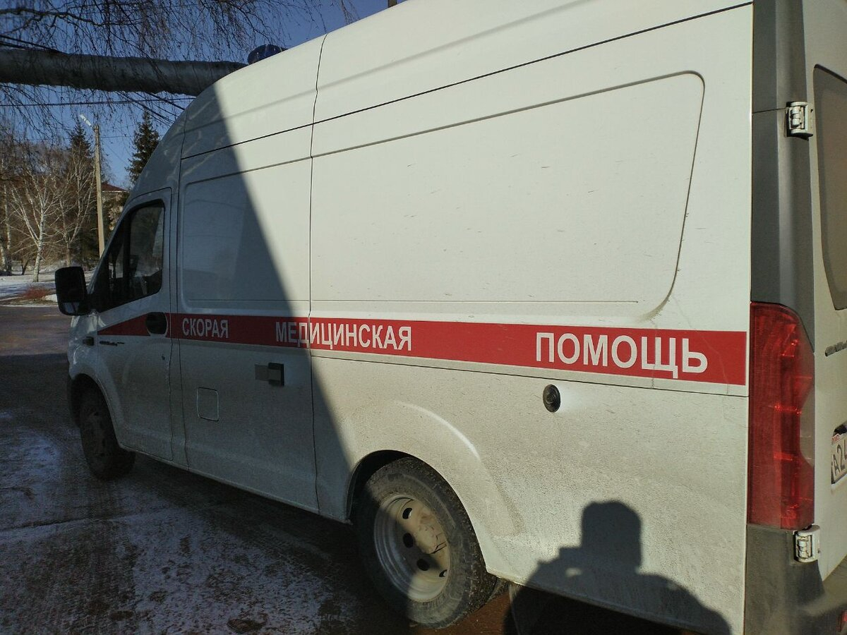 В ДНР два человека погибли из-за влетевшего в реанимобиль дрона