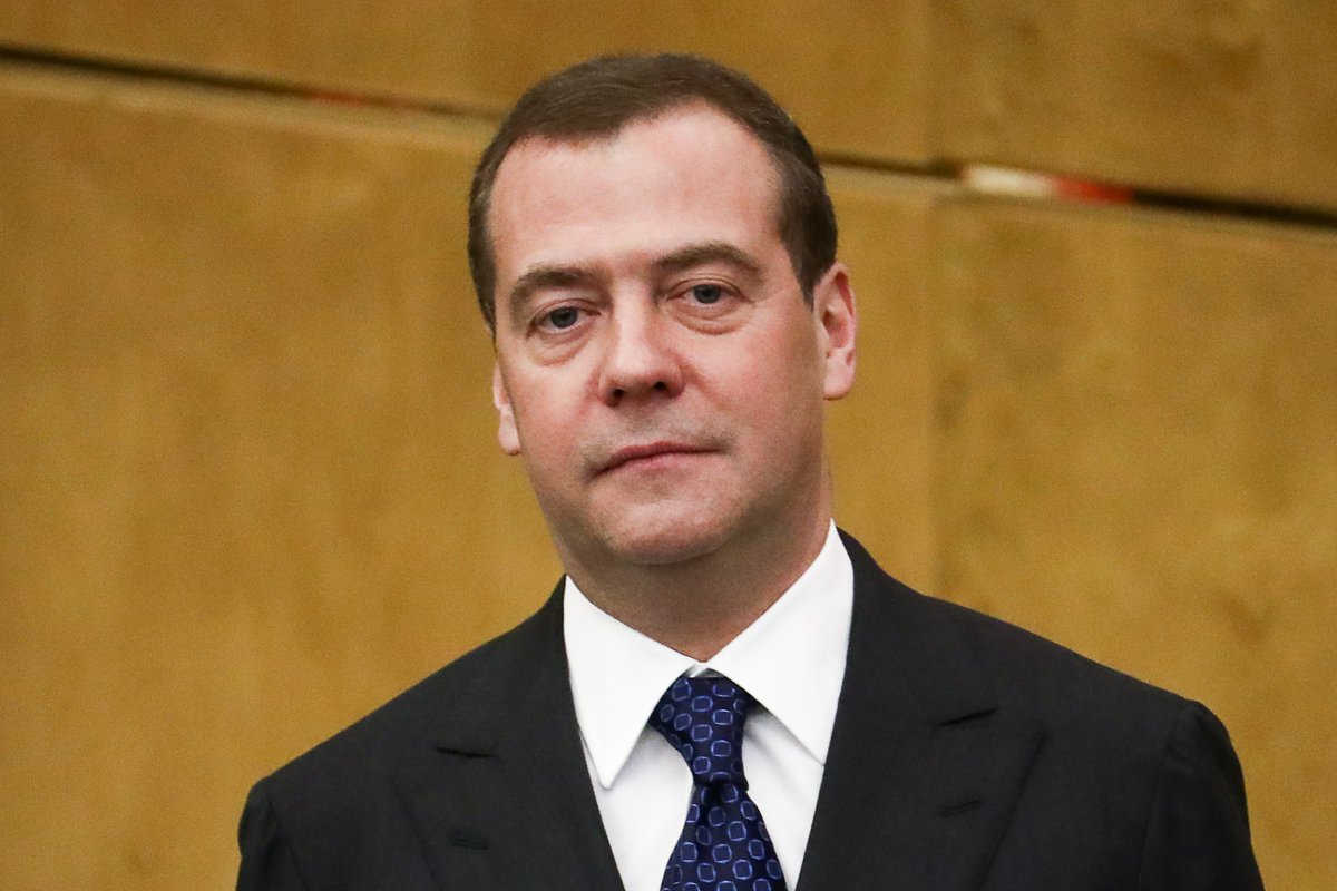 Медведев: размещение Британией войск на Украине означало бы войну с Россией