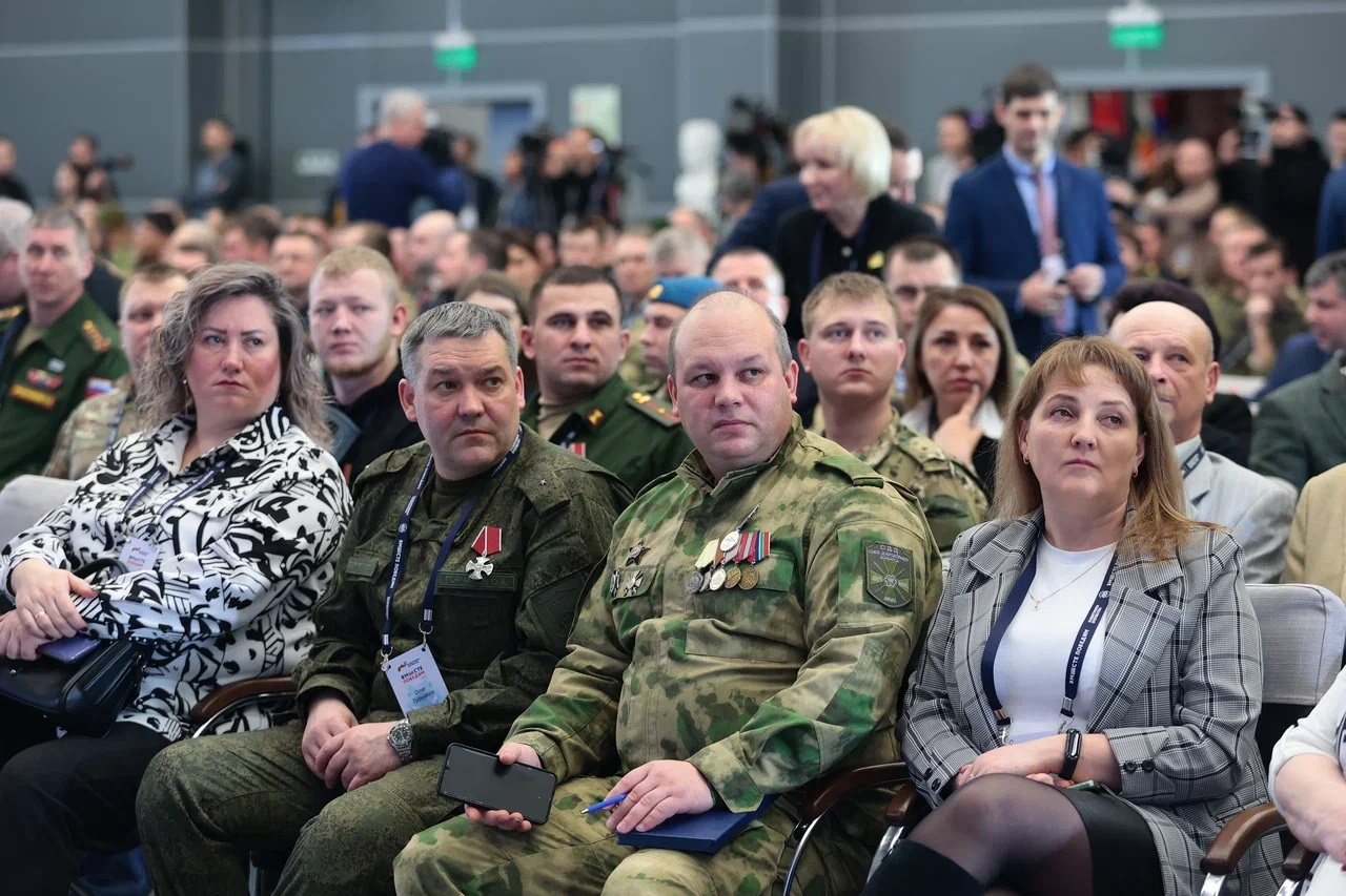 Фонд «Защитники Отечества» собрал более 400 героев спецоперации на Втором форуме ветеранов СВО