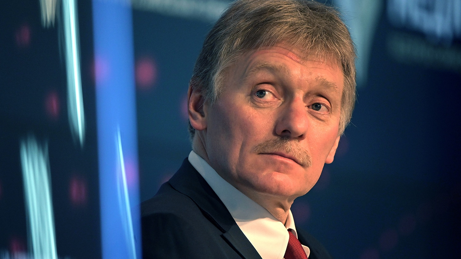 Песков назвал невозможным перенос столицы России в Иркутск