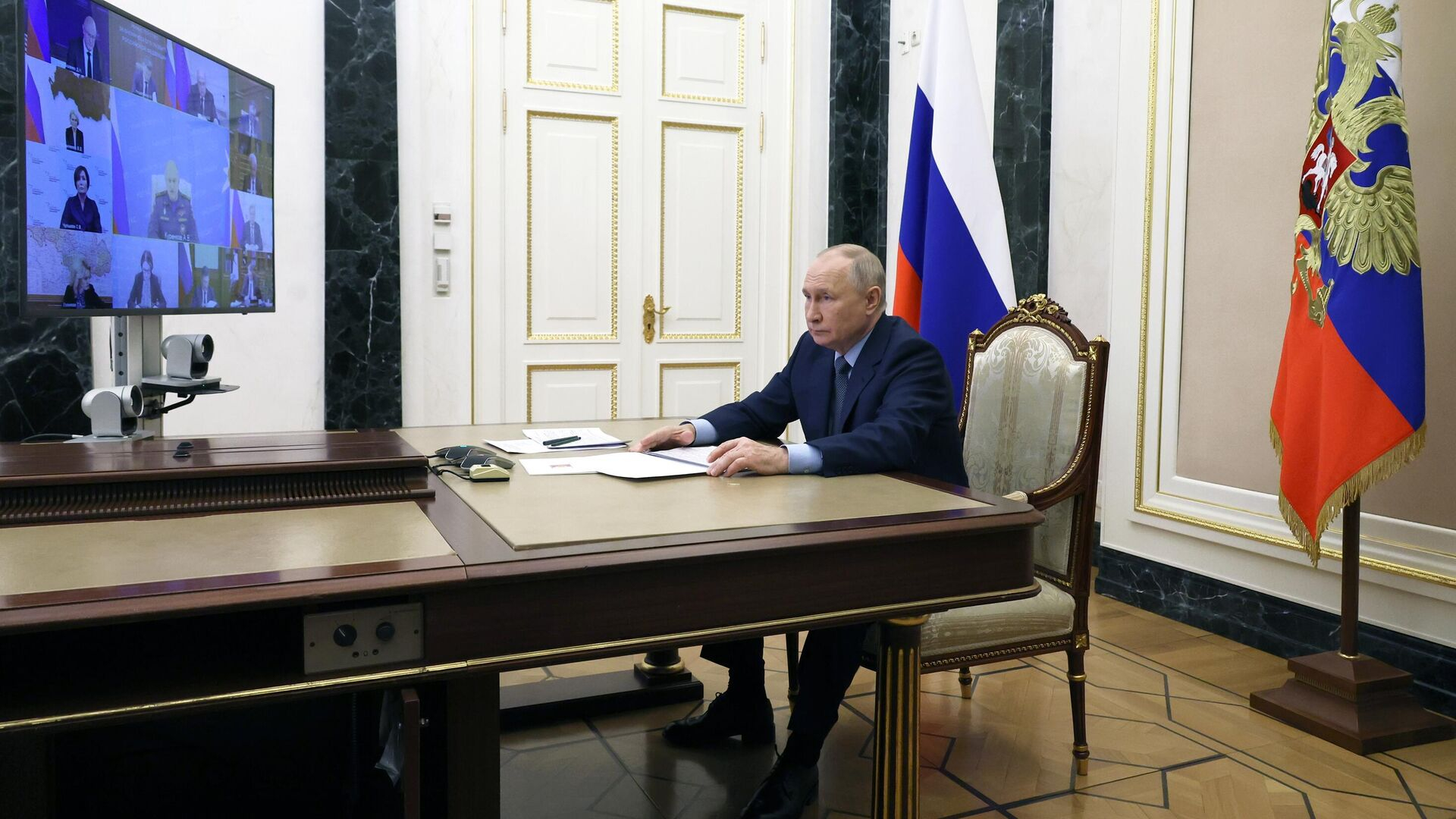 В поддержку самовыдвижения Путина собрали свыше 2,5 млн подписей