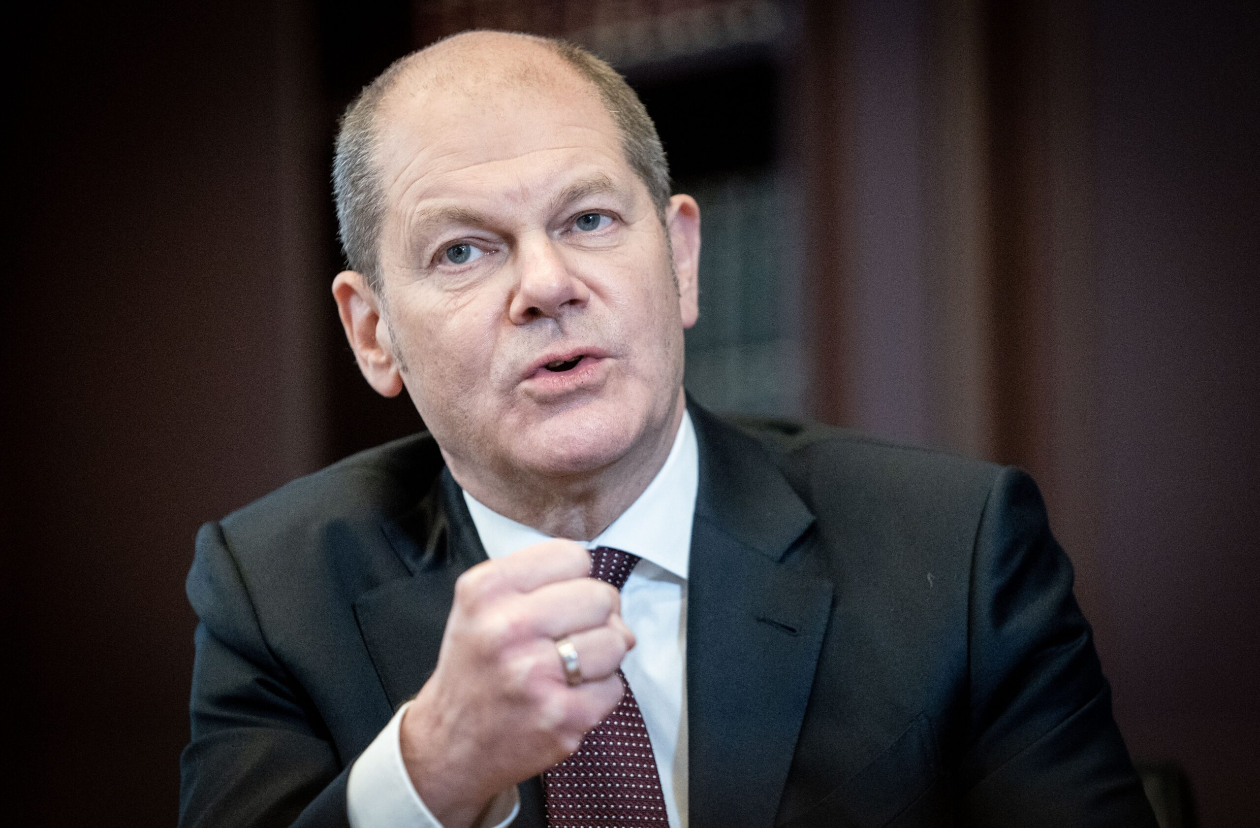 Politico: Шольц из страха перед Россией потребовал от ЕС увеличить помощь ВСУ