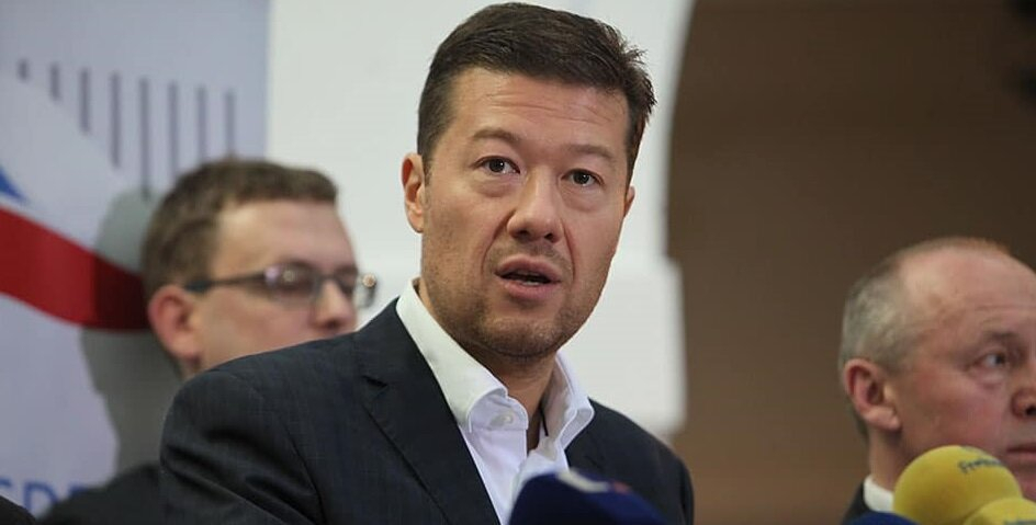 В Чехии политик выступал перед парламентом свыше 10 часов без перерыва