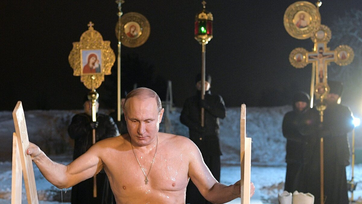 Путин на Крещение окунулся в прорубь