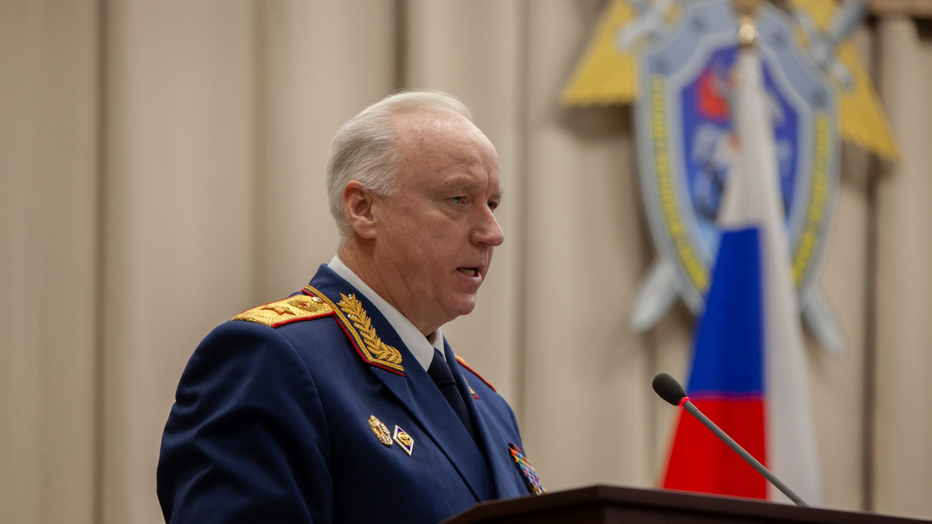 Бастрыкин взял под свой контроль дело со взорванным в руках школьницы телефоне