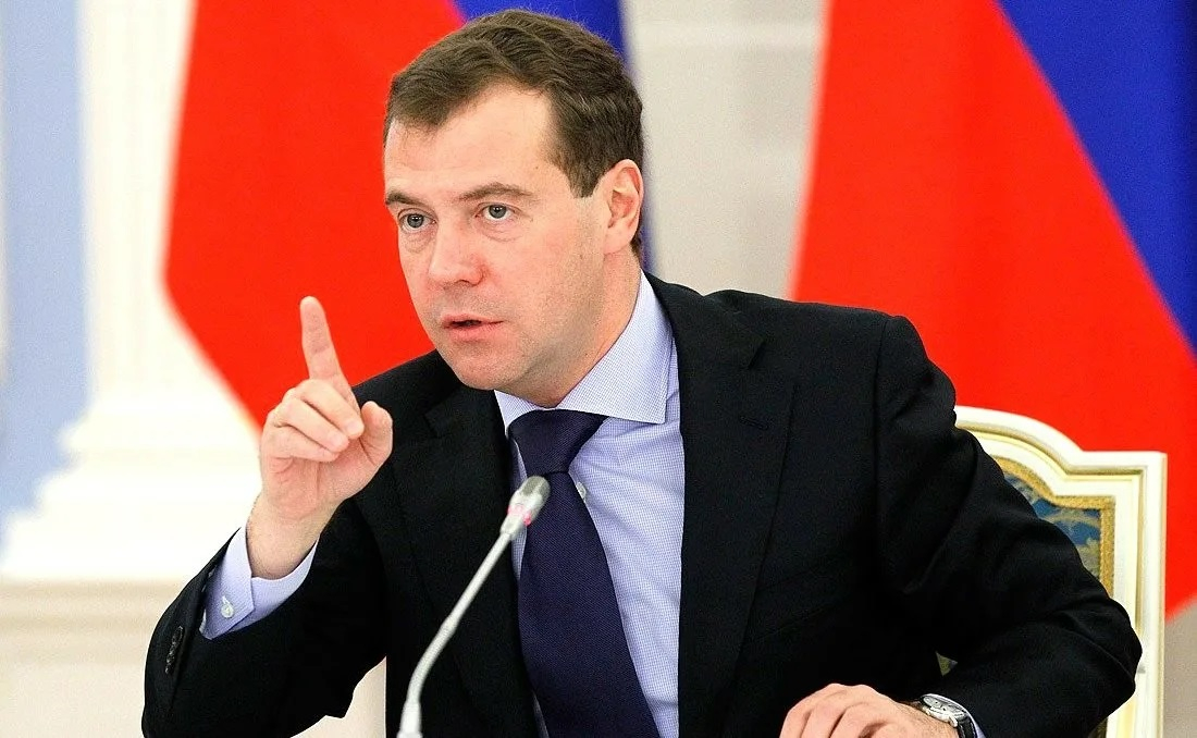Медведев призвал Зеленского «завязывать» после публикации территориальный претензий к России