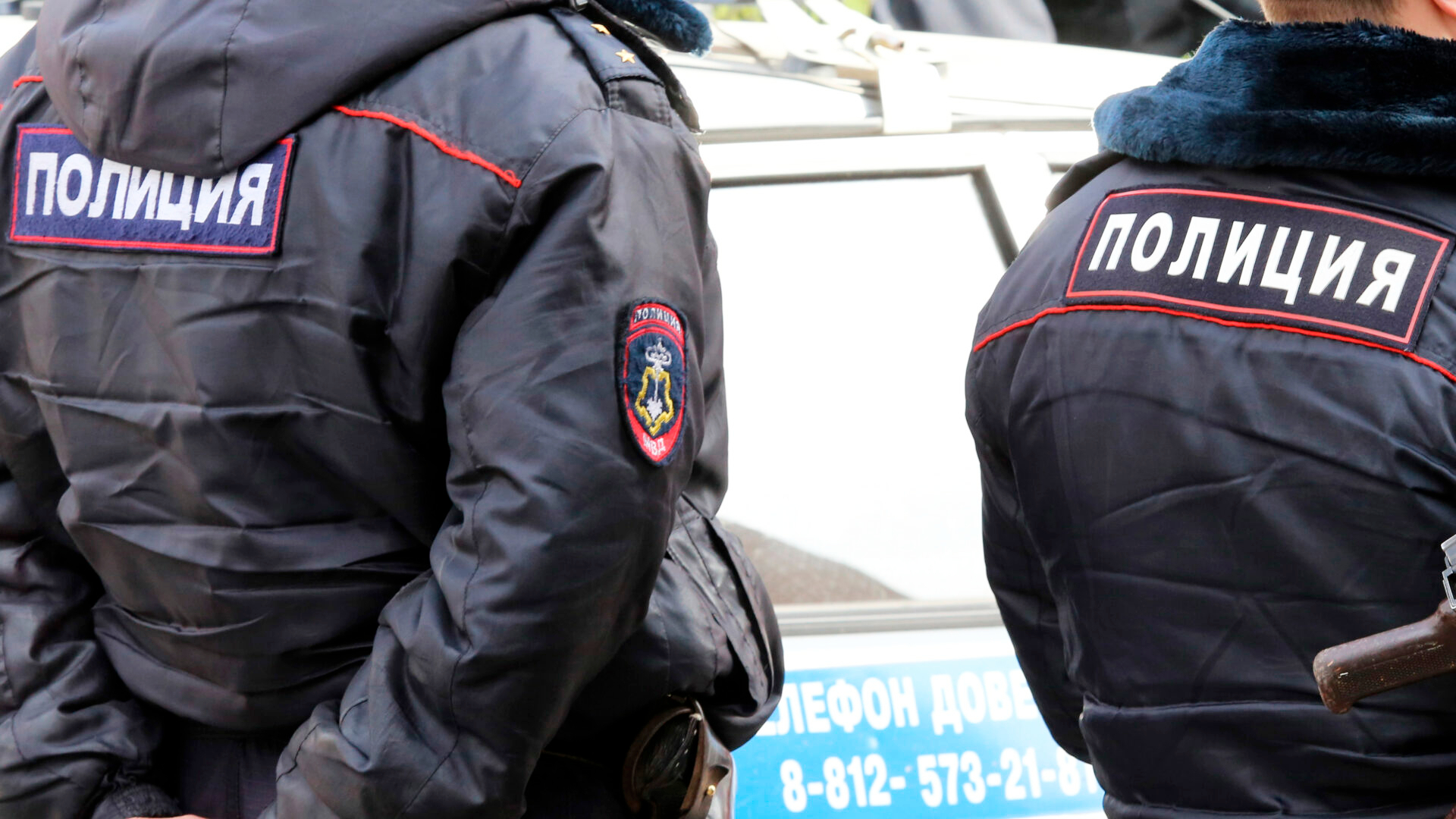 В Петербурге студент обратился в полицию из-за флага Украины у сотрудницы РАН