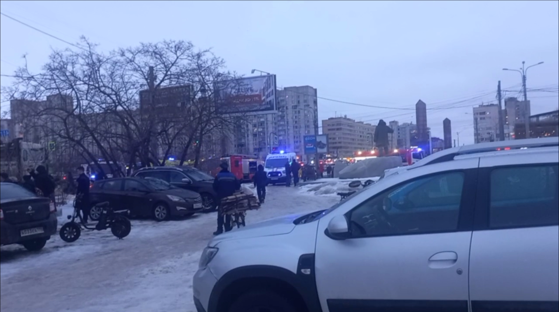 В Петербурге автобус врезался в толпу людей