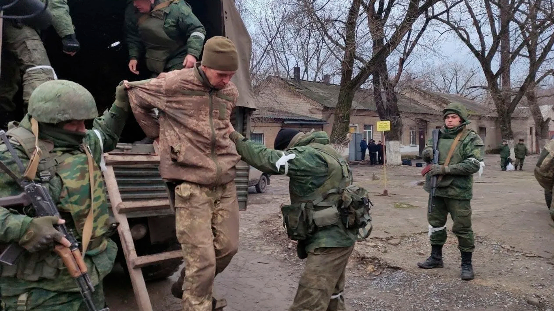 Русские бойцы пленили пришедшего к ним с проверкой командира ВСУ