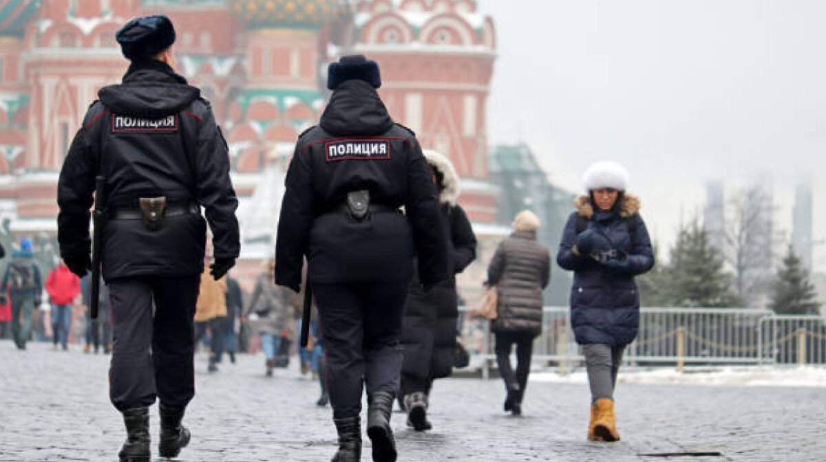 Сторонник Украины в центре Москвы напал на полицейских