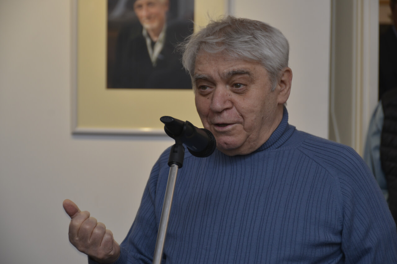 В Москве машина сбила сценариста Александра Гельмана