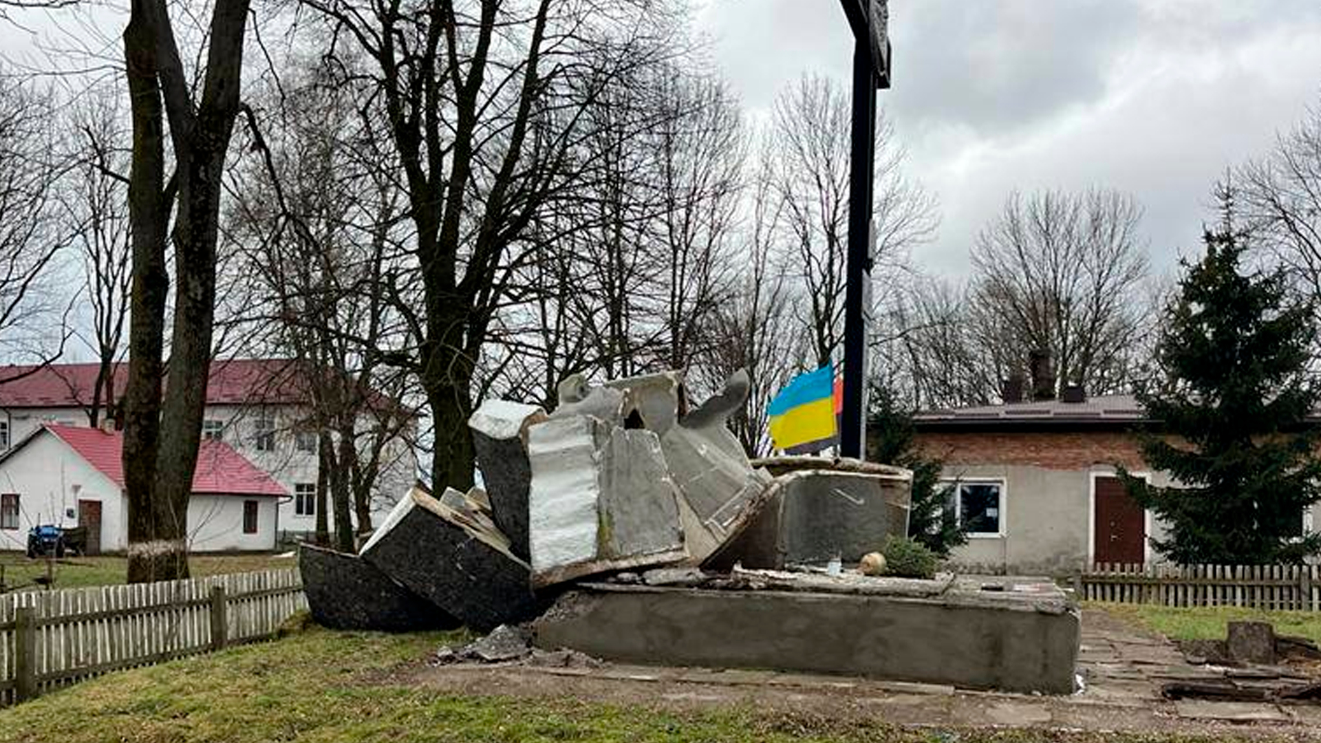 Власти Львовской области заявили о завершении декоммунизации