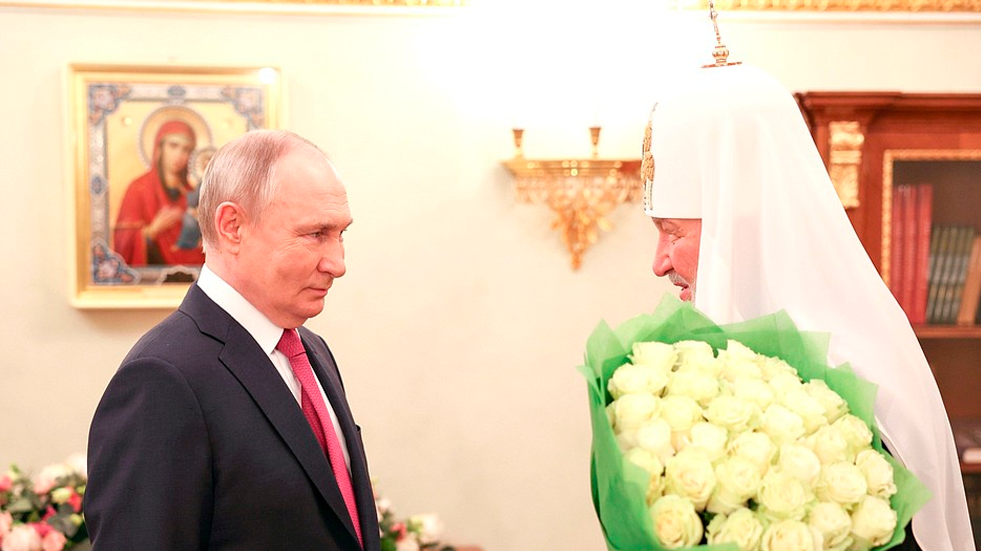 Путин поздравил патриарха Кирилла с 15-летием его интронизации