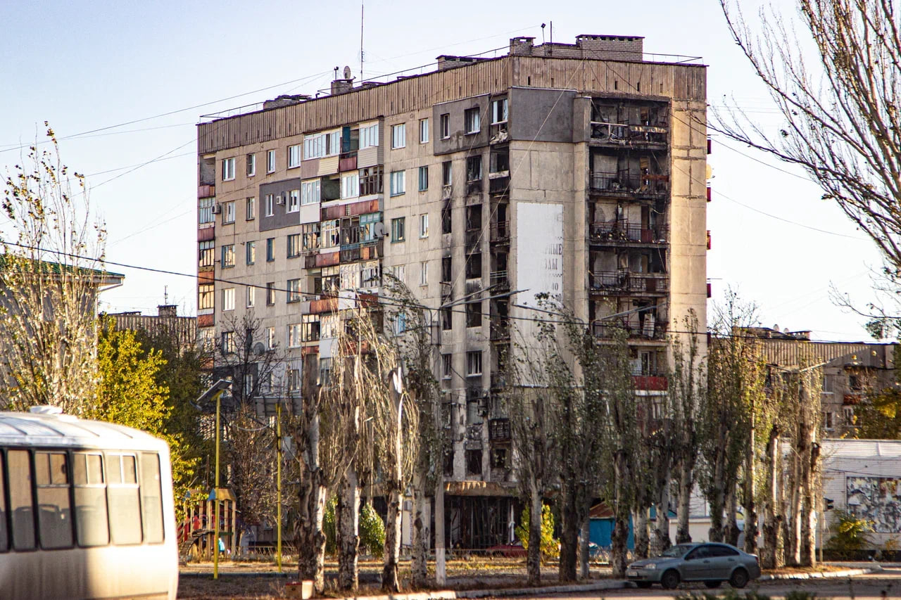 Трех человек госпитализировали после удара ВСУ по пекарне в Лисичанске