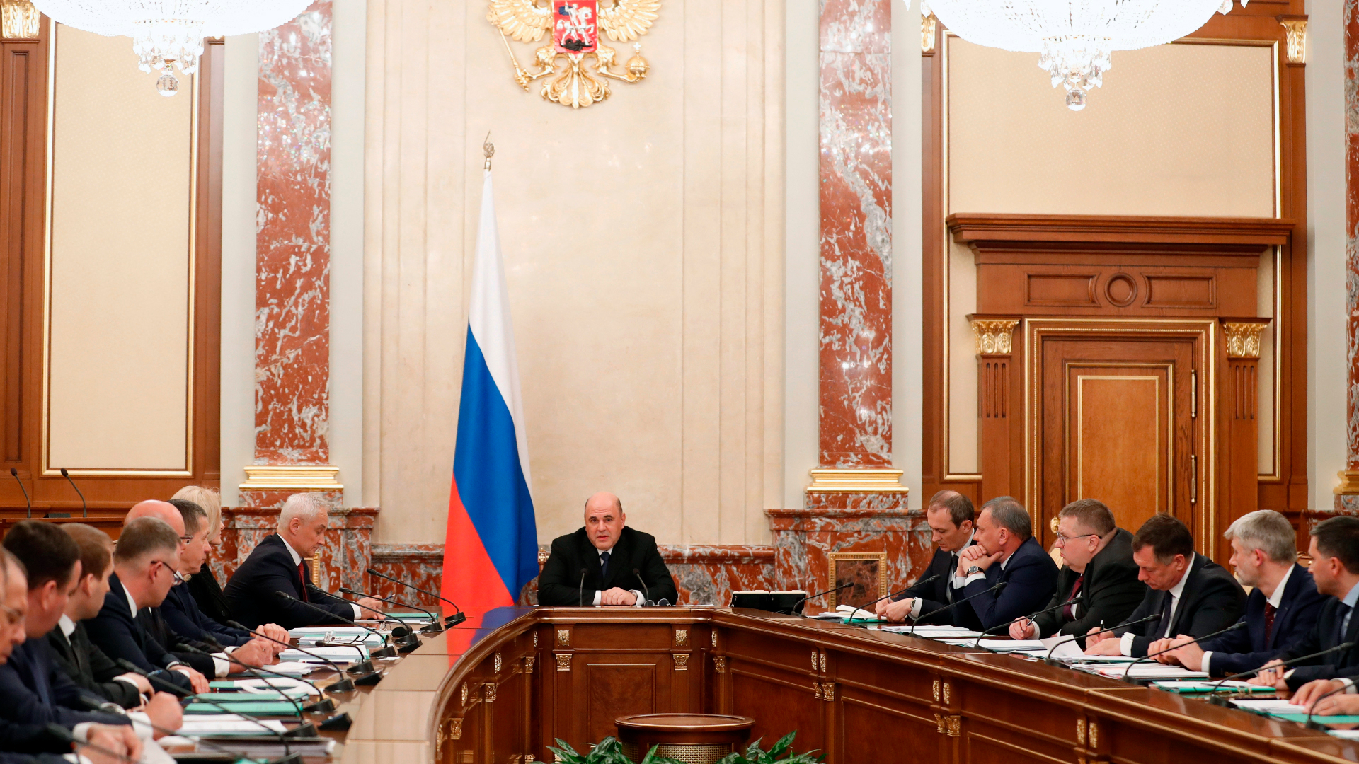 Правительство выделило деньги на выплаты детям, пострадавшим от обстрелов ВСУ