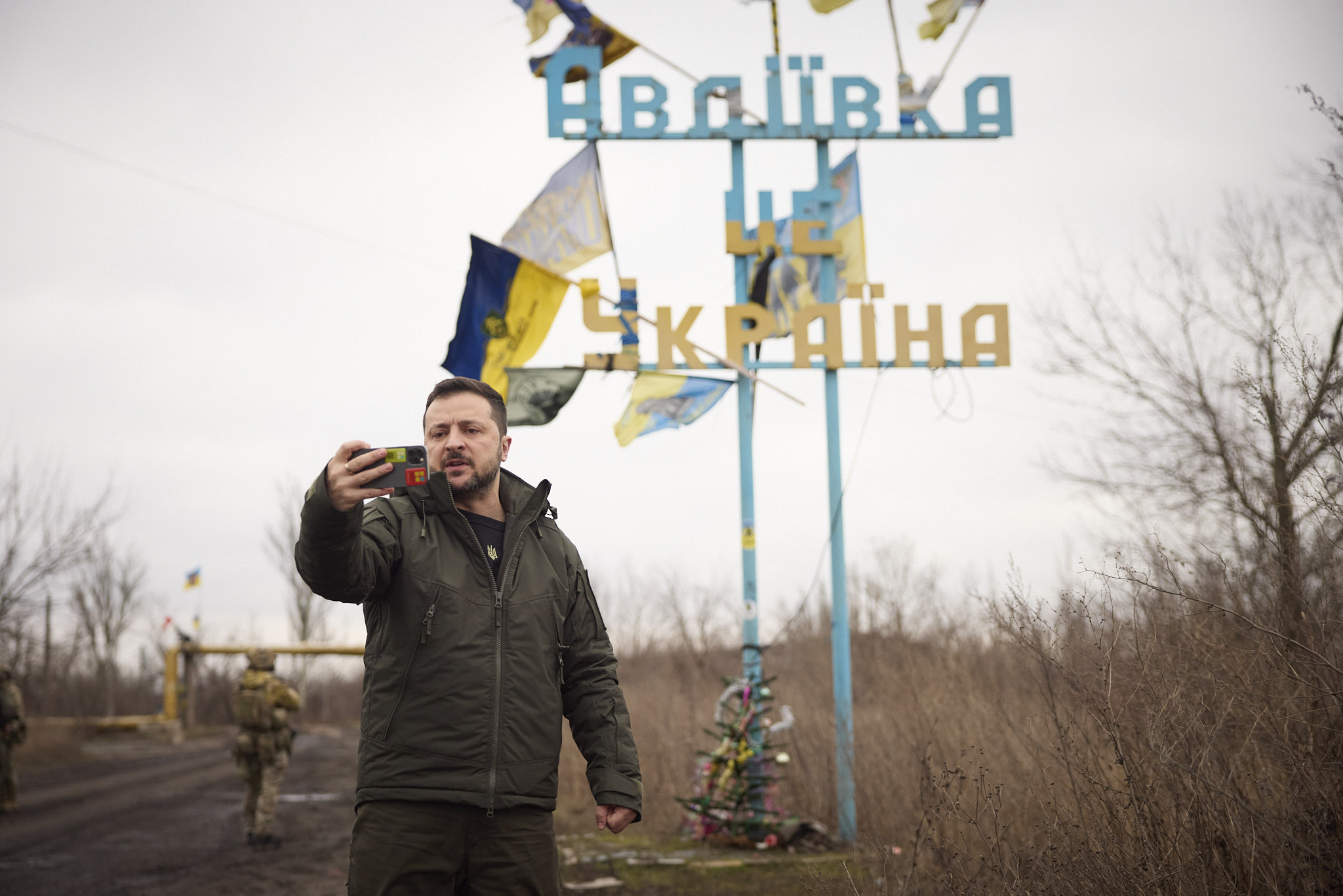 Зеленский назвал причину вывода украинских войск из Авдеевки