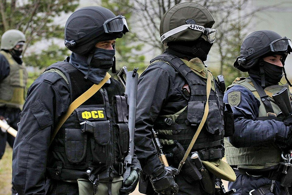ФСБ задержала двух жителей ЛНР по делу о шпионаже в пользу Украины
