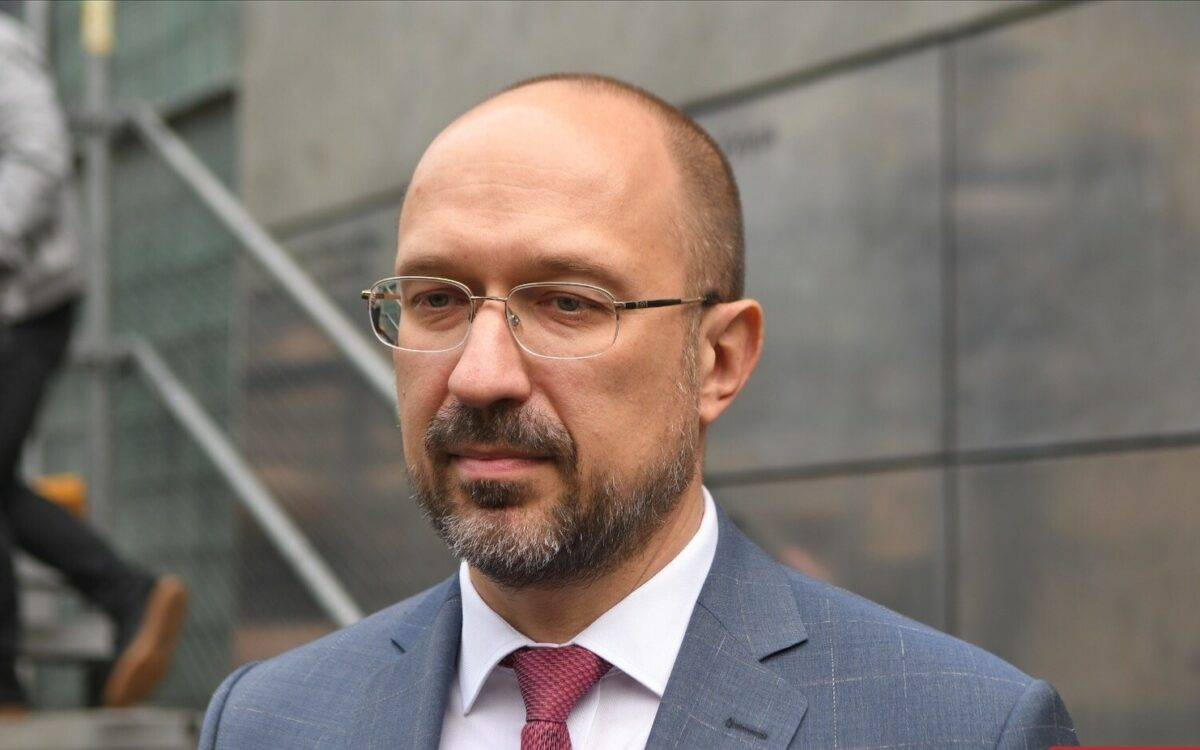 Премьер Украины Шмыгаль признал потерю трети экономики страны