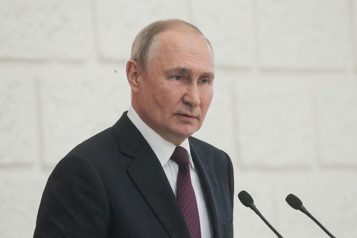 Путин на аэродроме Чкаловский вручил госнаграды воинским частям ВКС России