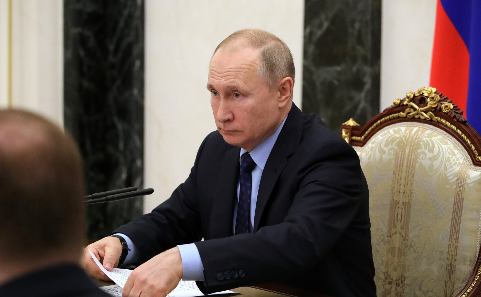 Путин поддержал идею упростить иностранцам переезд в Россию