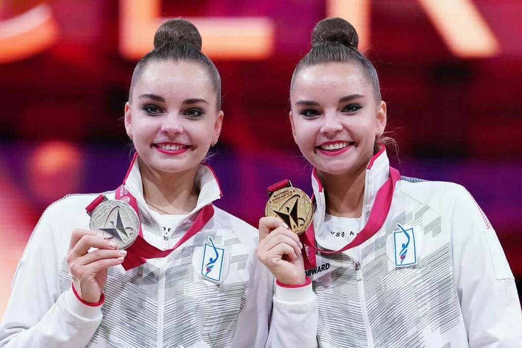 Гимнастки Дина и Арина Аверины завершили спортивную карьеру