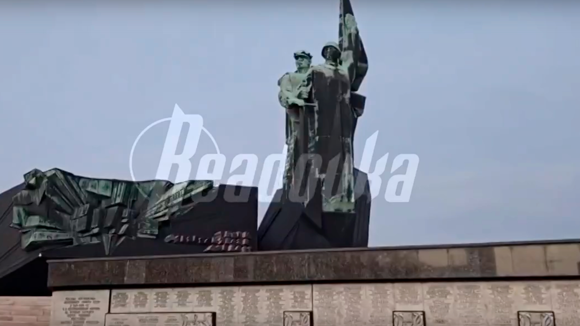 Жители Донецка поздравили всех, кто защищал и защищает нашу Родину