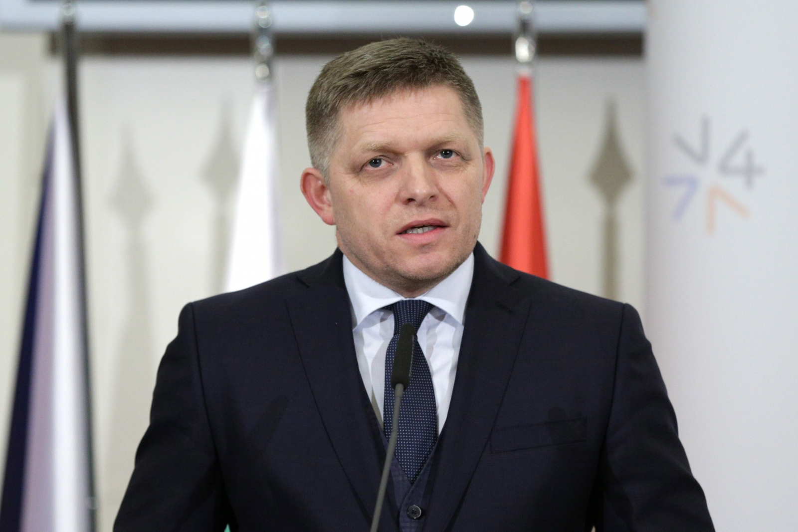 Премьер Словакии Фицо высказался против «железного занавеса» между Россией и Западом