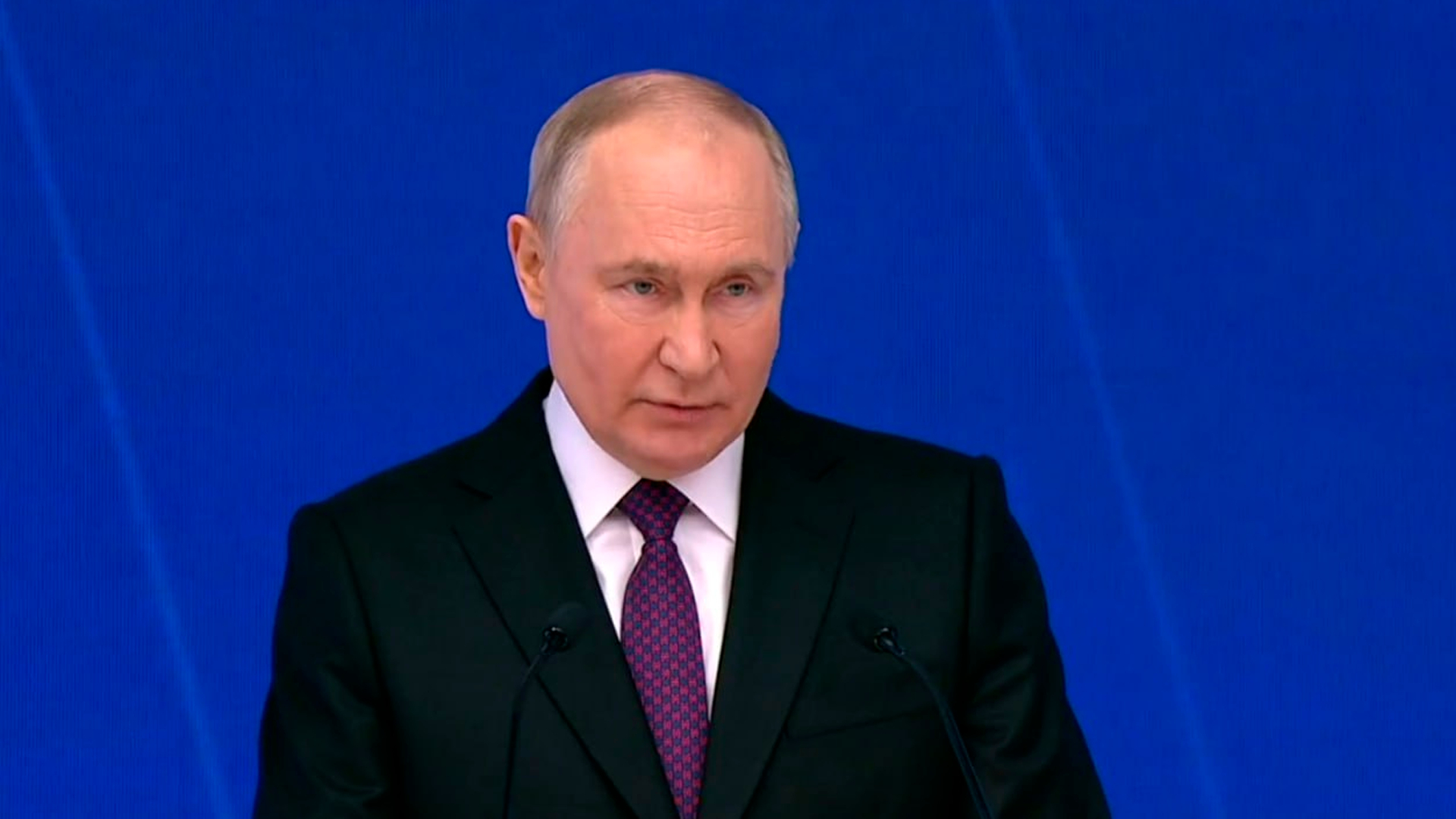 Путин назвал вбросами обвинения, что РФ хочет разместить ядерное оружие в космосе