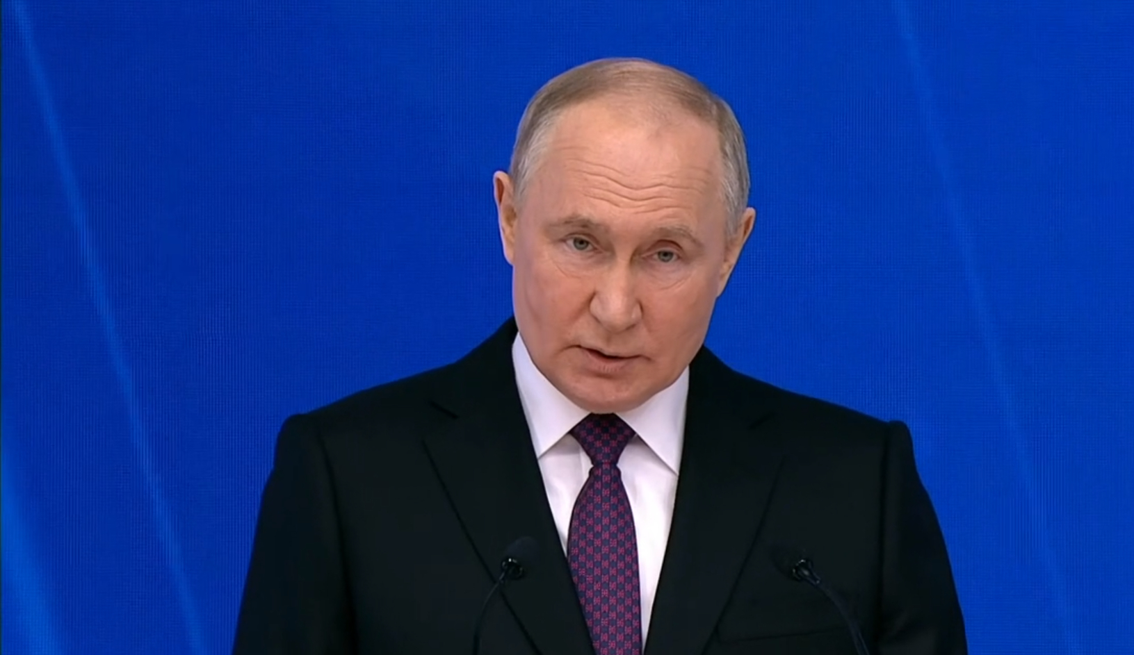 Путин назвал рождение и воспитание детей главным предназначением семьи
