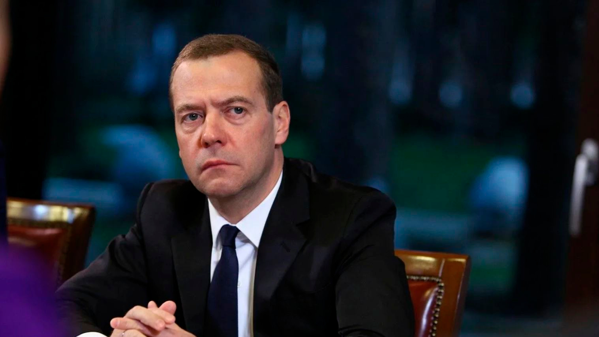 Медведев потребовал оптимизировать расходы при производстве вооружений