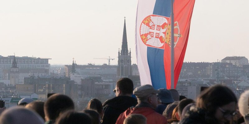 Власти Сербии согласились на перевыборы в Белграде после протестов оппозиции