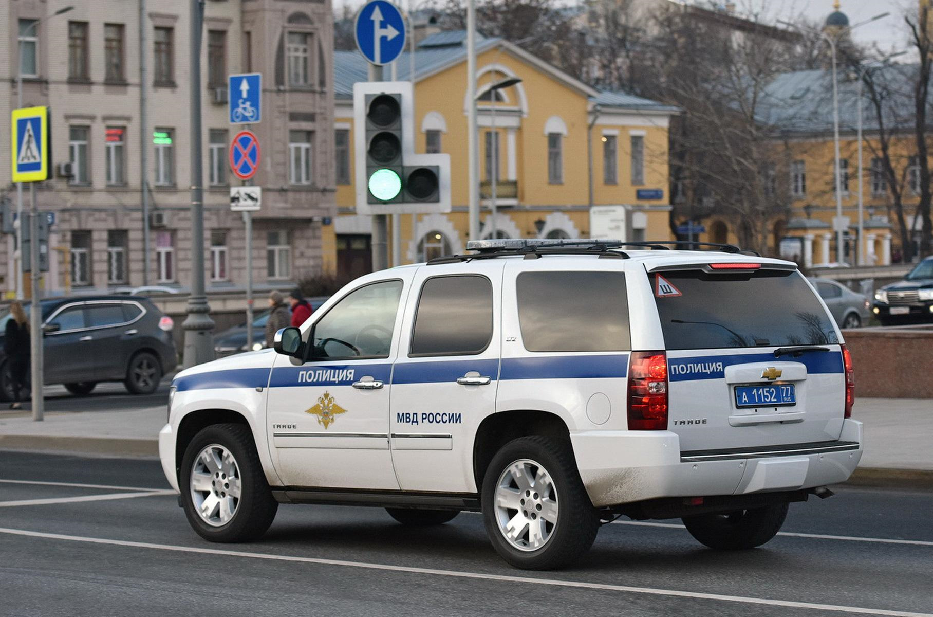 Под Москвой мигрант нагрубил жене бойца СВО и столкнулся с ее мужем