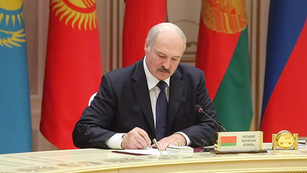 Лукашенко утвердил порядок перевода госорганов на работу в военное время