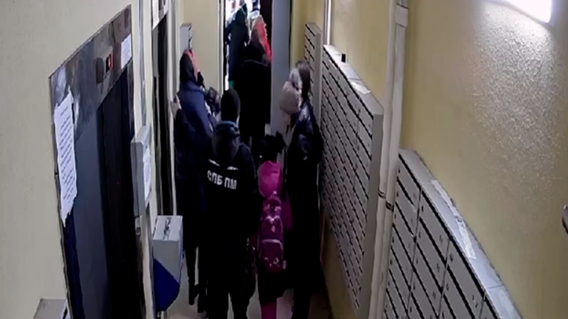 В Петербурге с восьмого этажа рухнул лифт с 15-ю пассажирами