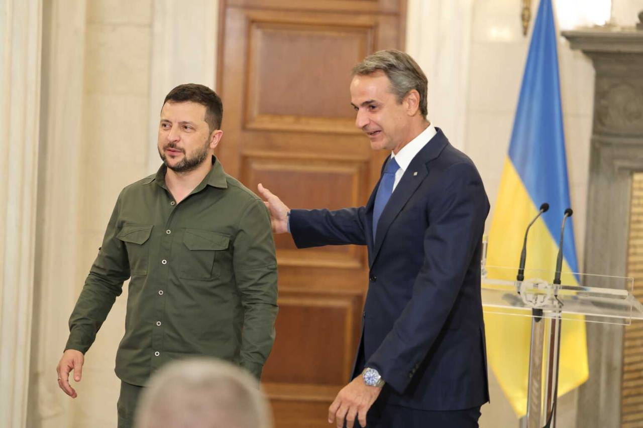 Зеленский после сообщений об ударе по кортежу встретился с премьером Греции