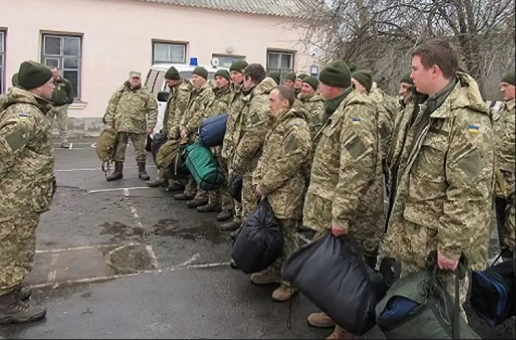 Украинский пленный: мобилизованные живут в трубах во время обучения в ВСУ