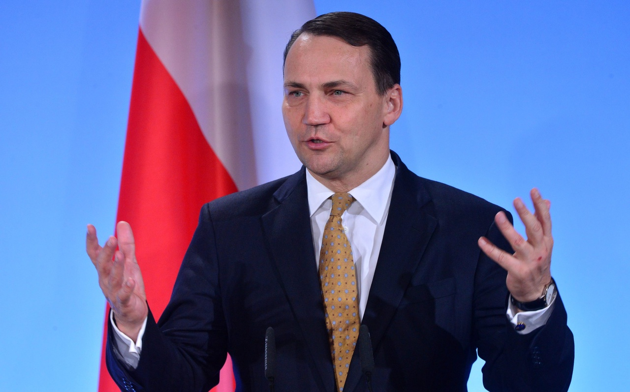 Глава МИД Польши Сикорский назвал вероятной отправку войск НАТО на Украину