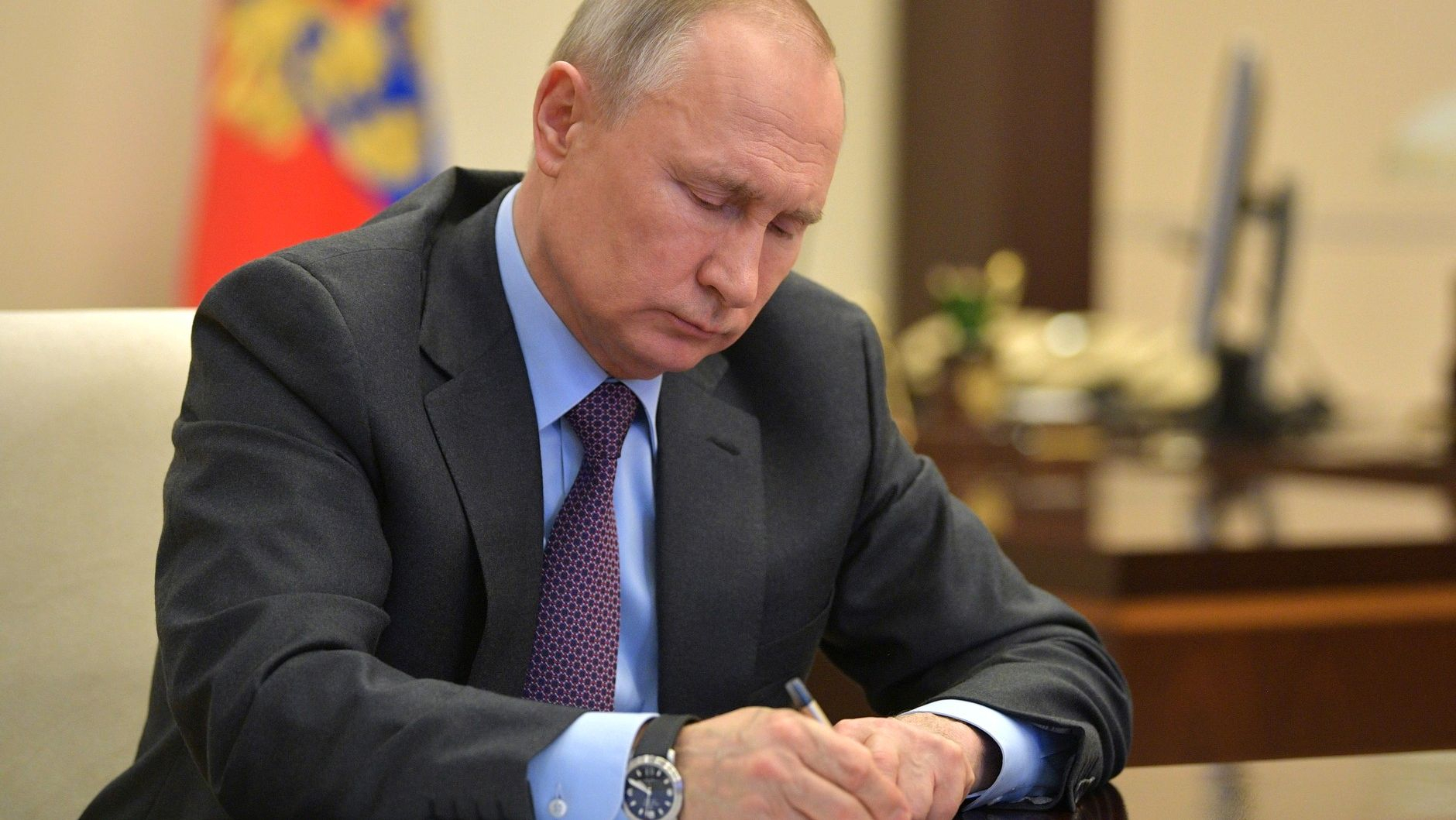 Путин распространил выплаты в случае гибели на СВО на гражданский персонал
