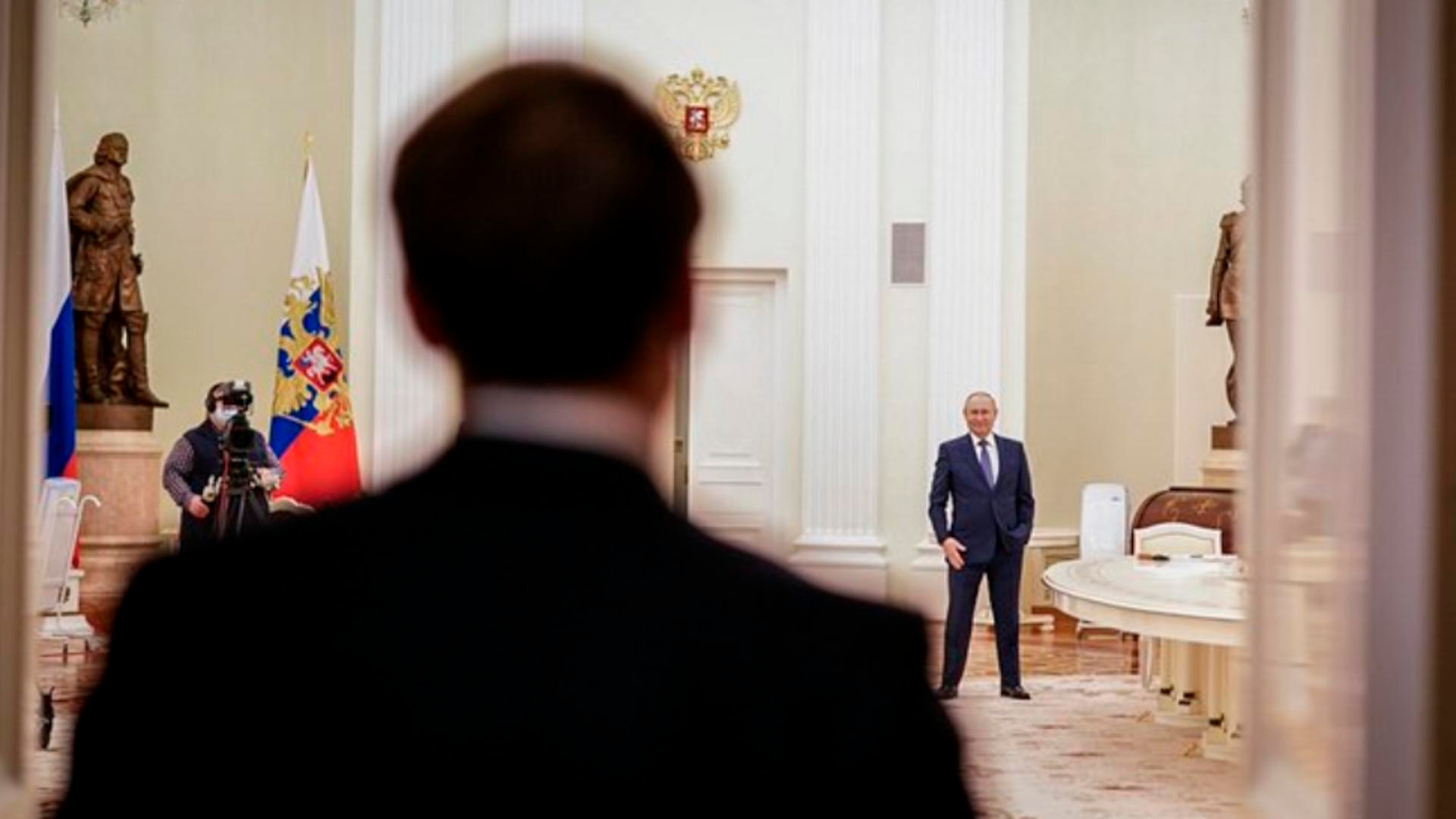 Путин: острая реакция Макрона в адрес России может быть связана с Африкой