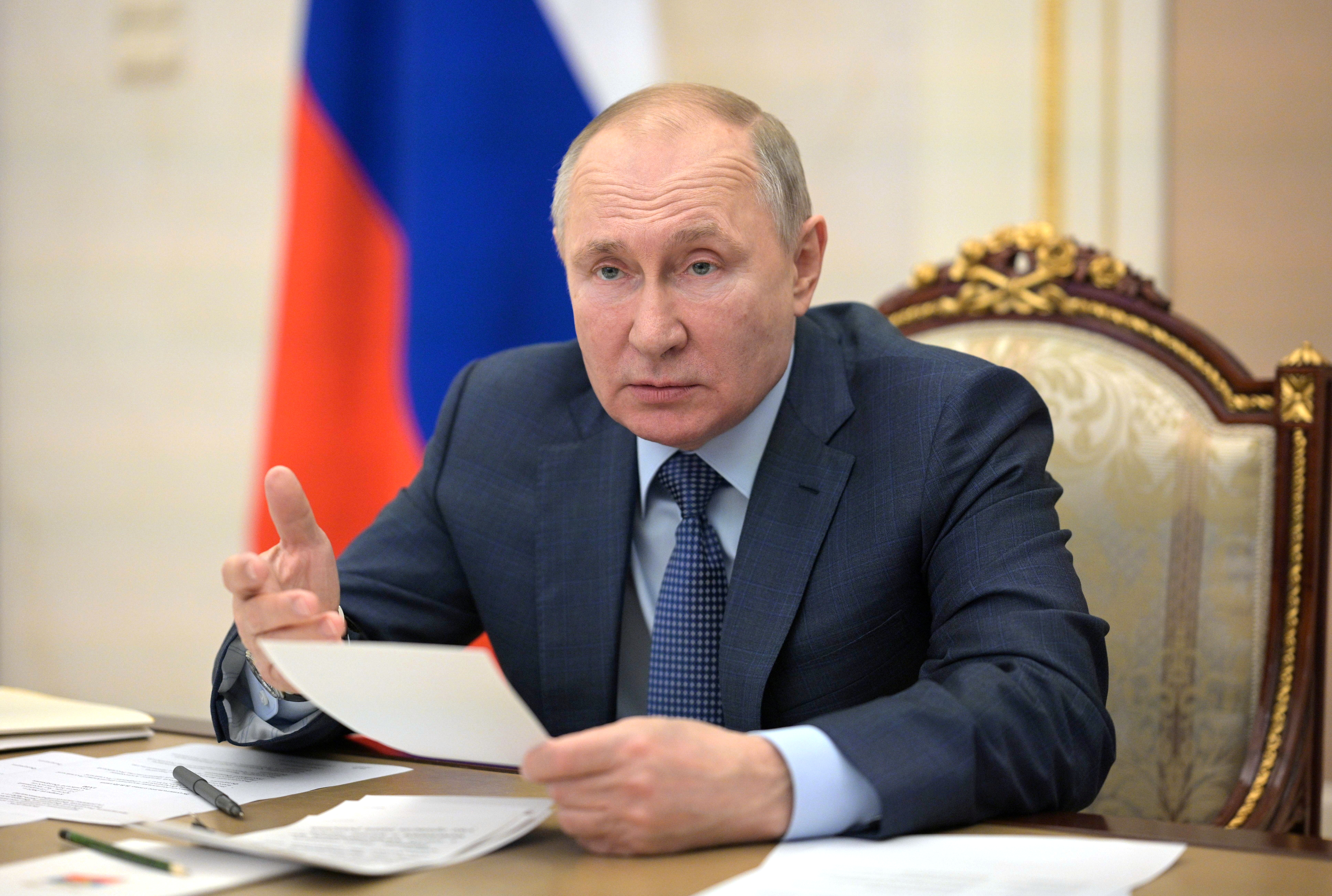 Путин призвал поднимать рождаемость и увеличивать продолжительность жизни