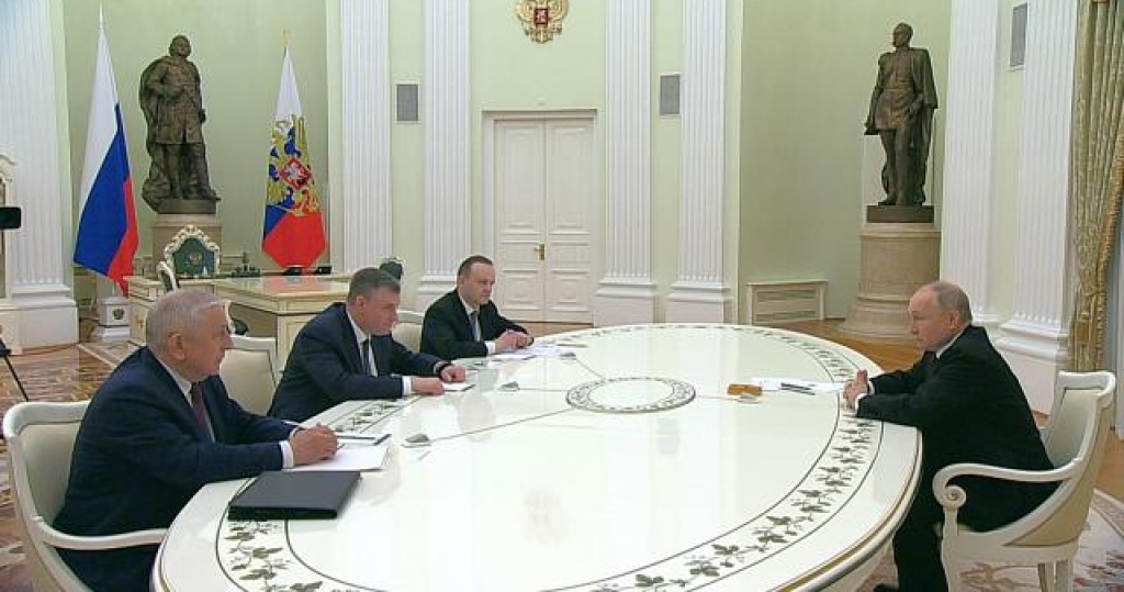 Путин провел встречу с Харитоновым, Даванковым и Слуцким