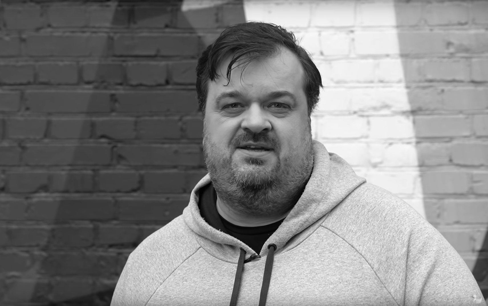 Умер футбольный комментатор Василий Уткин