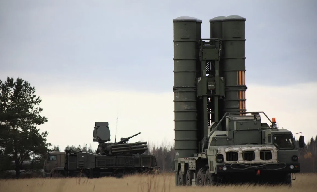 Обломки сбитой ракеты С-200 упали в центре Курска