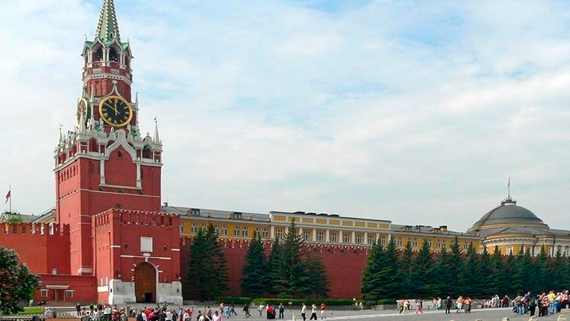 В Москве оцепили Красную площадь после теракта в «Крокус Сити Холле»