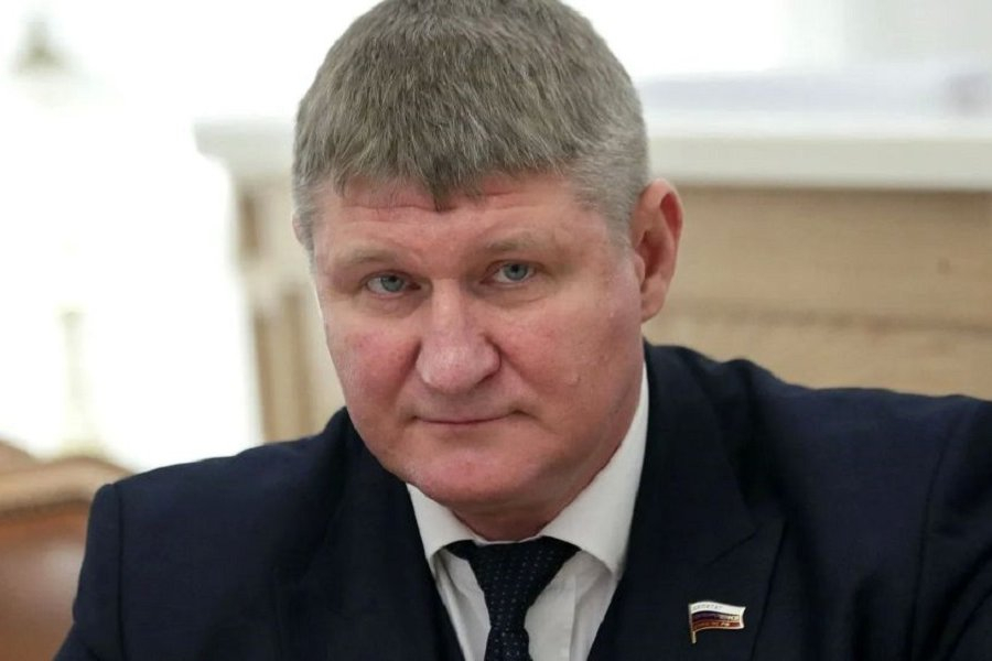 Депутат Шеремет предложил ограничить въезд мигрантов в Россию на время СВО