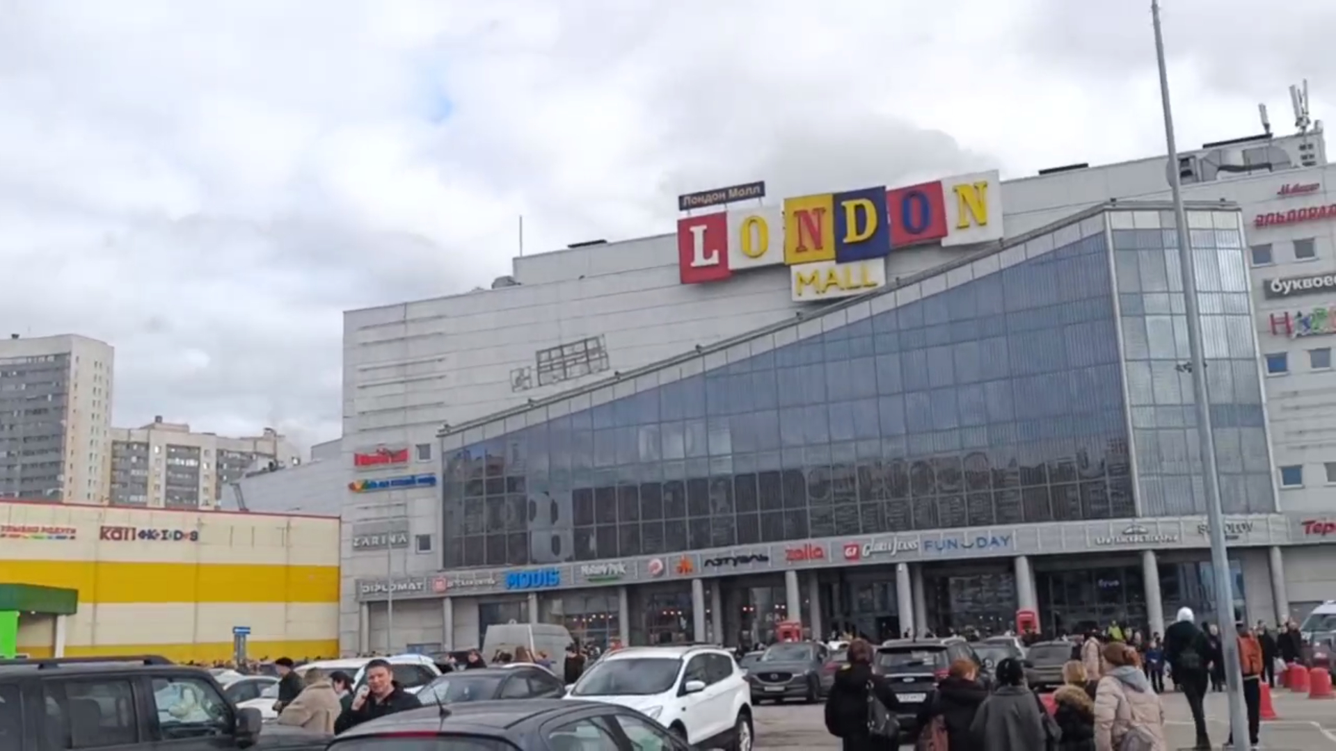 В Петербурге эвакуировали ТЦ «Лондон Молл»