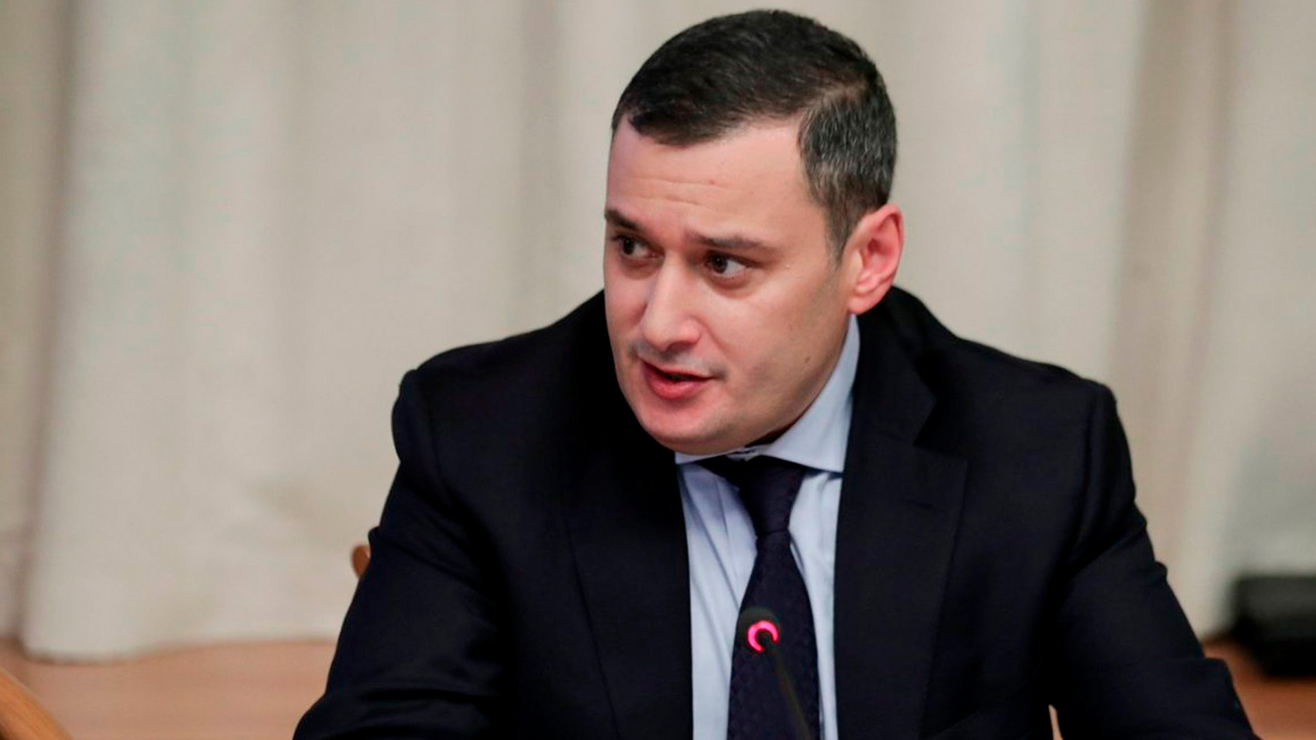 Депутат Хинштейн призвал возложить на ЧОПы вооруженную охрану ТЦ