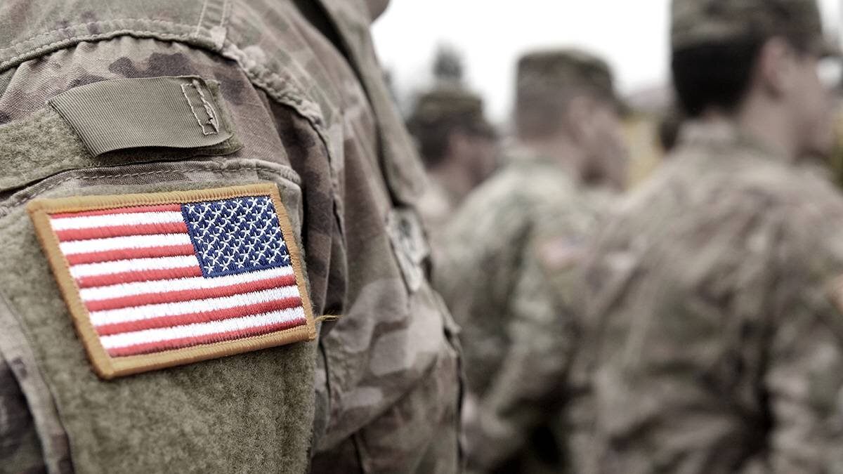 Офицер Дэвис заявил, что США позорятся в конфликте на Украине