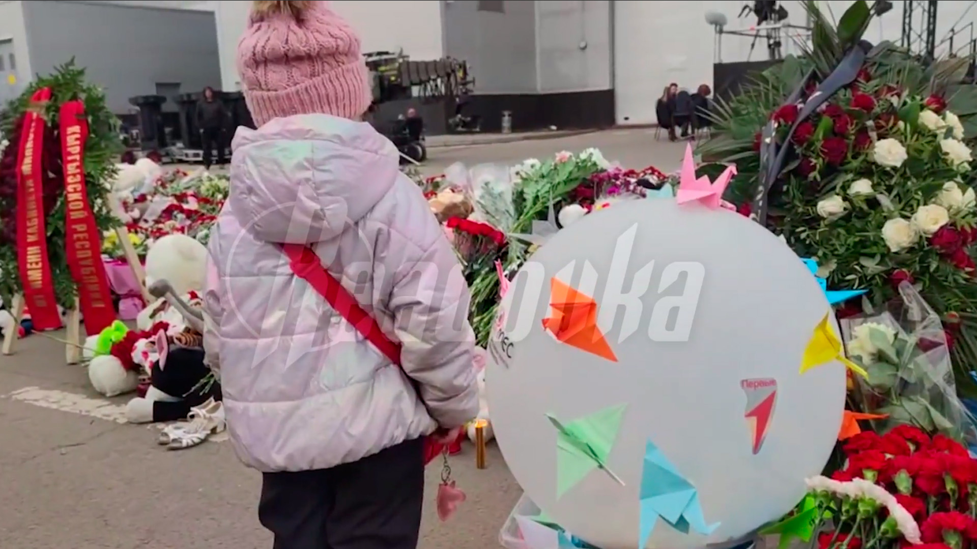 «Мы пришли, чтобы помнить это навсегда»: со дня теракта в «Крокусе» прошло 9 дней