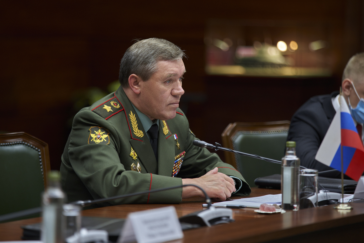 Герасимов: Запад разрушает основы международных институтов безопасности